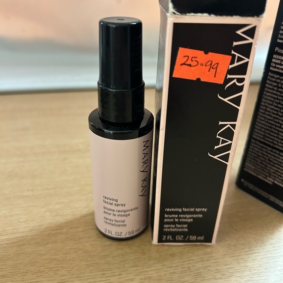 Mary Kay Reviving Facial Spray - Picture 2 of 4